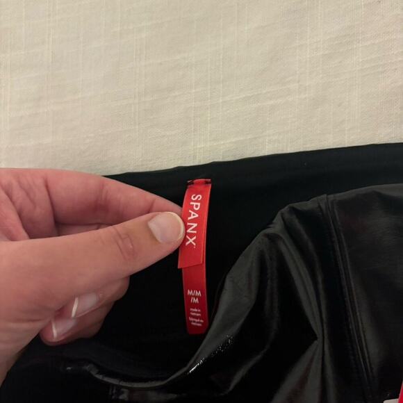 Spanx Faux Patent Leather Medium Leggings Classic - Black 20301R - Picture 6 of 9